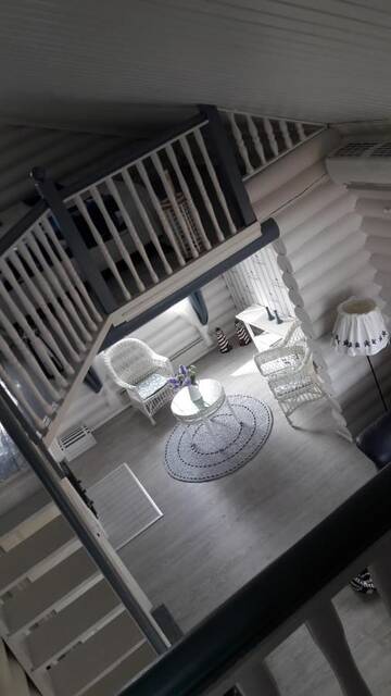 Фото номера One-Bedroom Chalet (Pets Allowed) Комплексы для отдыха с коттеджами/бунгало Mansikkaniemen Lomamökit г. Tiemassaari 2